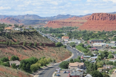 picture of the west side of St George in southern Utah